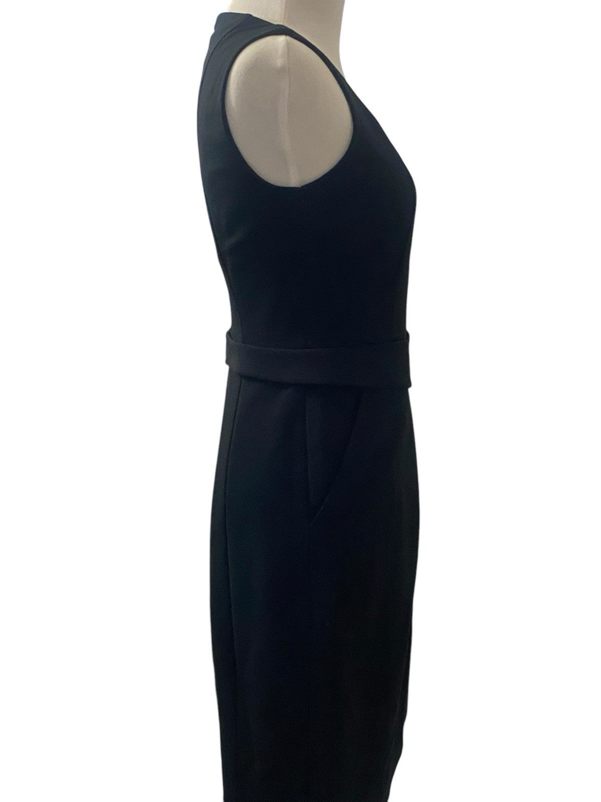 Akris Punto Black Stunning Fit Peplum Waisted Knew Length w/Right Pocket Small