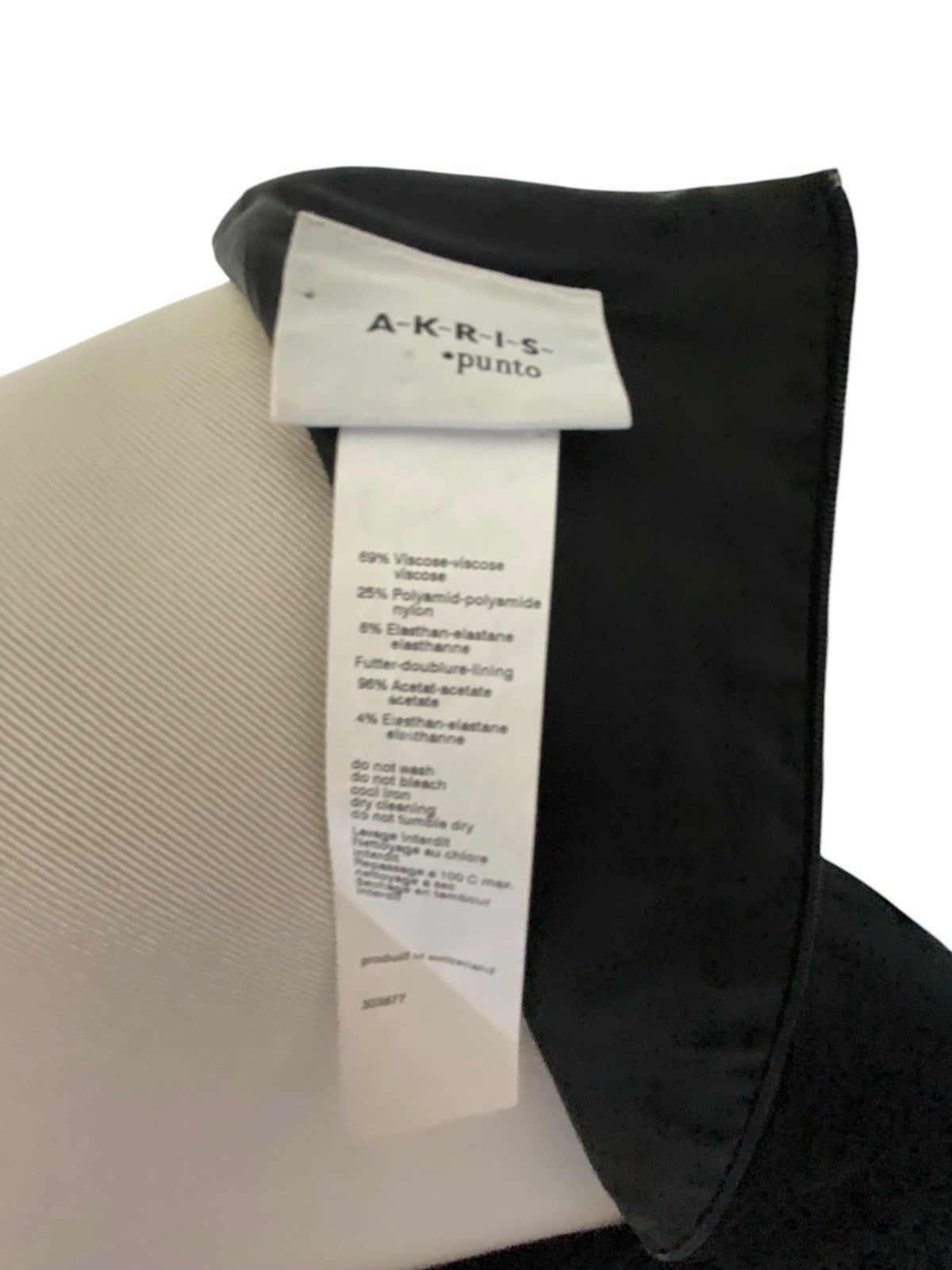 Akris Punto Black Stunning Fit Peplum Waisted Knew Length w/Right Pocket Small